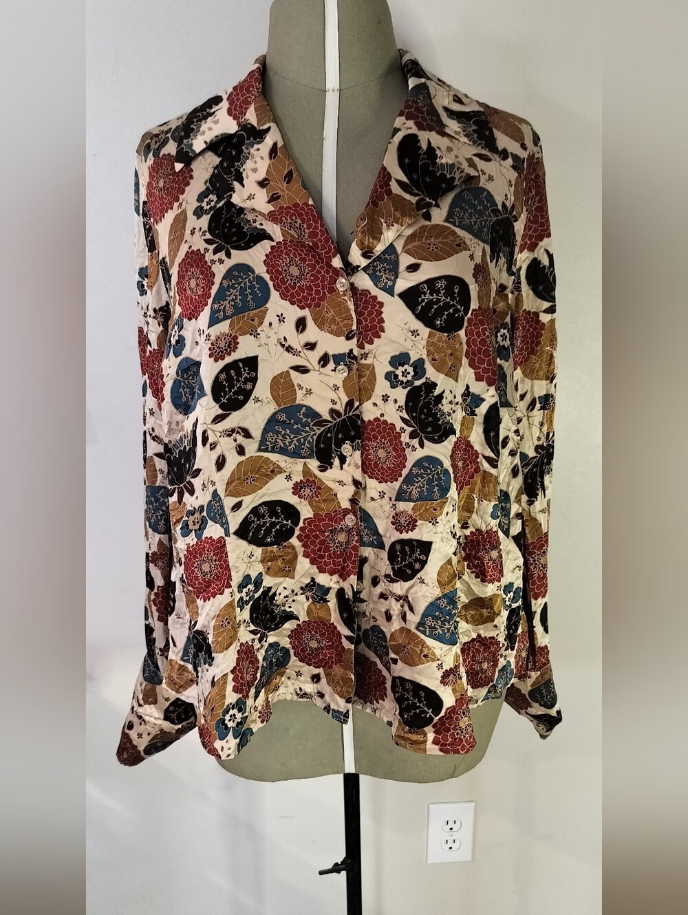 Cream Floral Button-Down Shirt with Red, Blue & Brown Accents